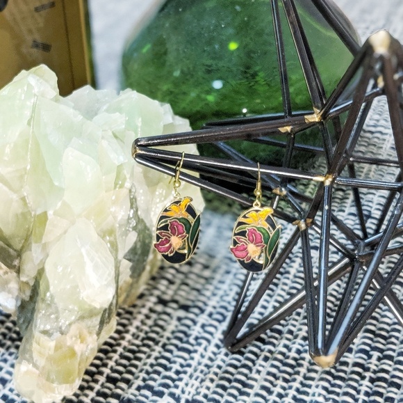 Vintage | Art Deco Lily Enamel Earrings - Picture 2 of 4